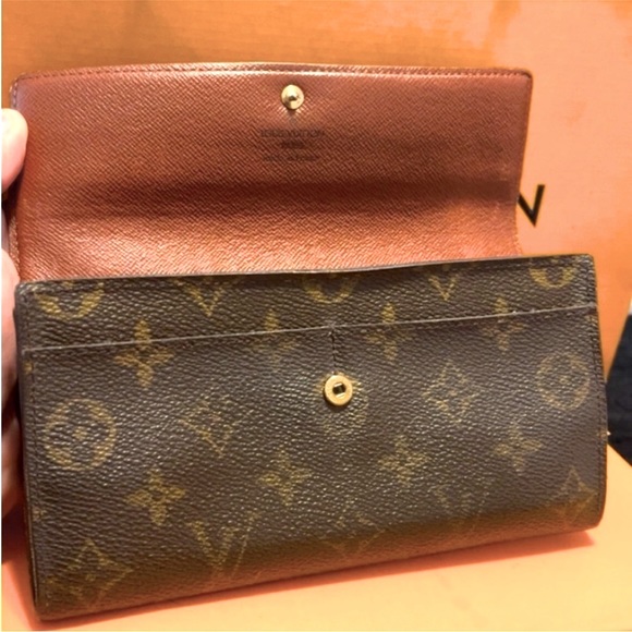 Authentic Vintage LV Sarah Monogram Long Wallet - Picture 5 of 16